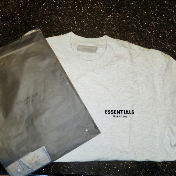 ESSENTIALS(fear of God) Large/Lt Oatmeal - Picture 1 of 5